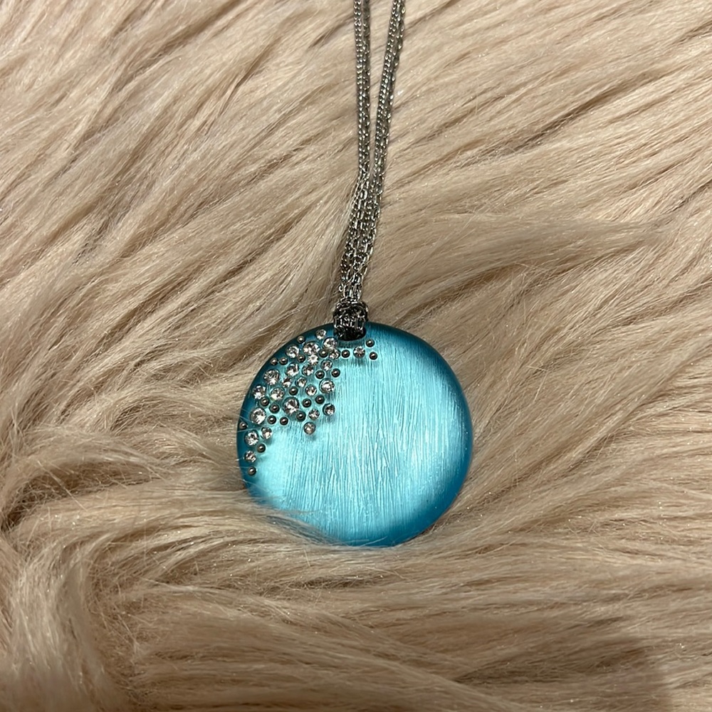 Kenneth Cole blue pendant necklace